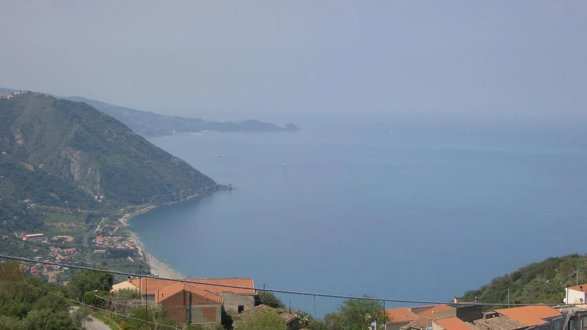 Casa Del Limone Gioiosa Marea Apartment Italy