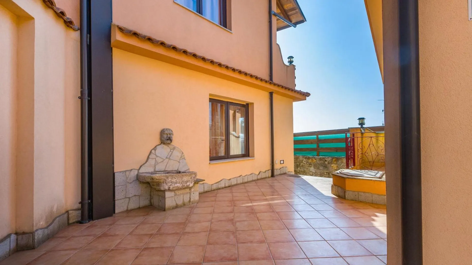 Casa Del Limone Gioiosa Marea Apartment