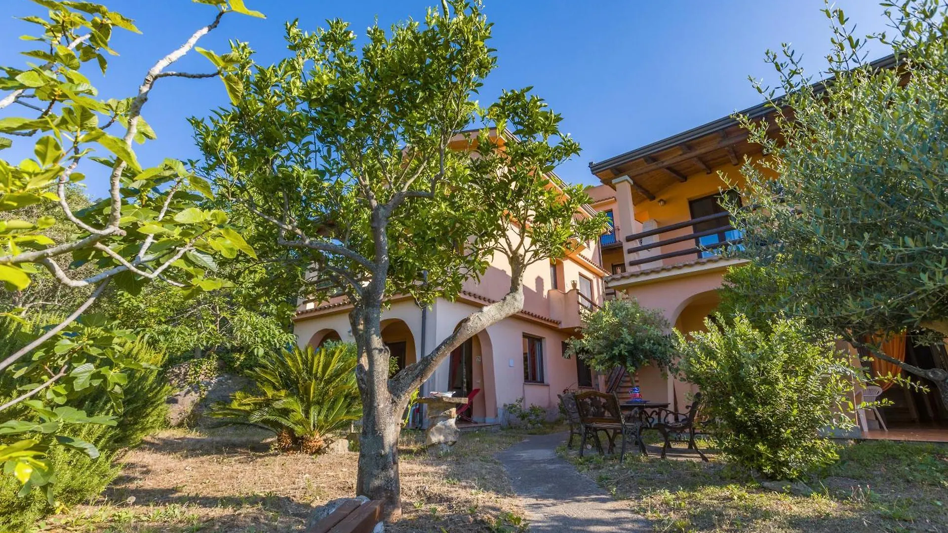 Casa Del Limone Gioiosa Marea Apartment Italy